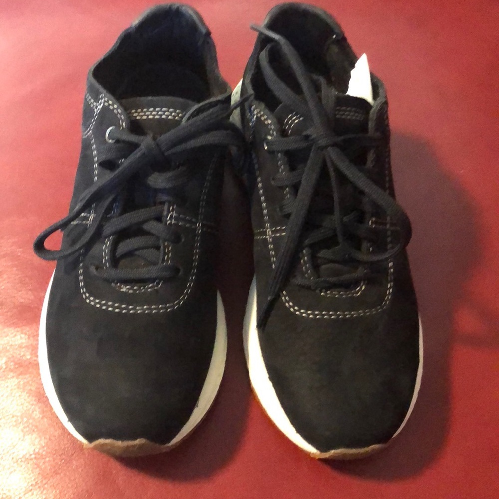 L.L.Bean Size 6 Medium Sneakers
